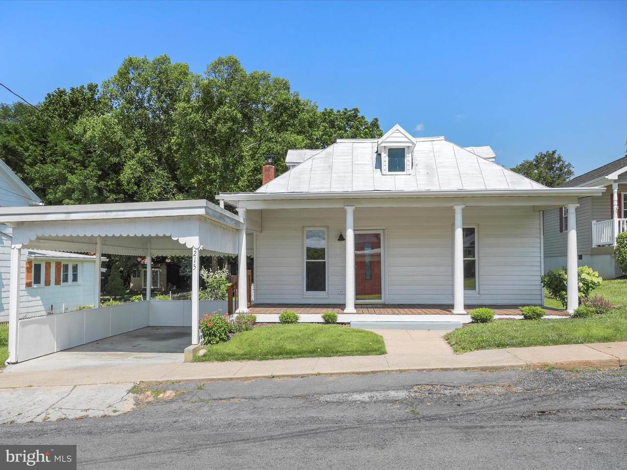 215 Shenandoah Avenue - Photo 1