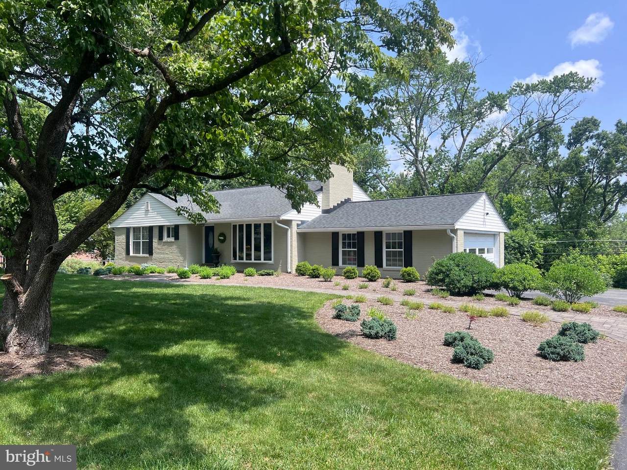 9534 Longview Drive - Photo 1