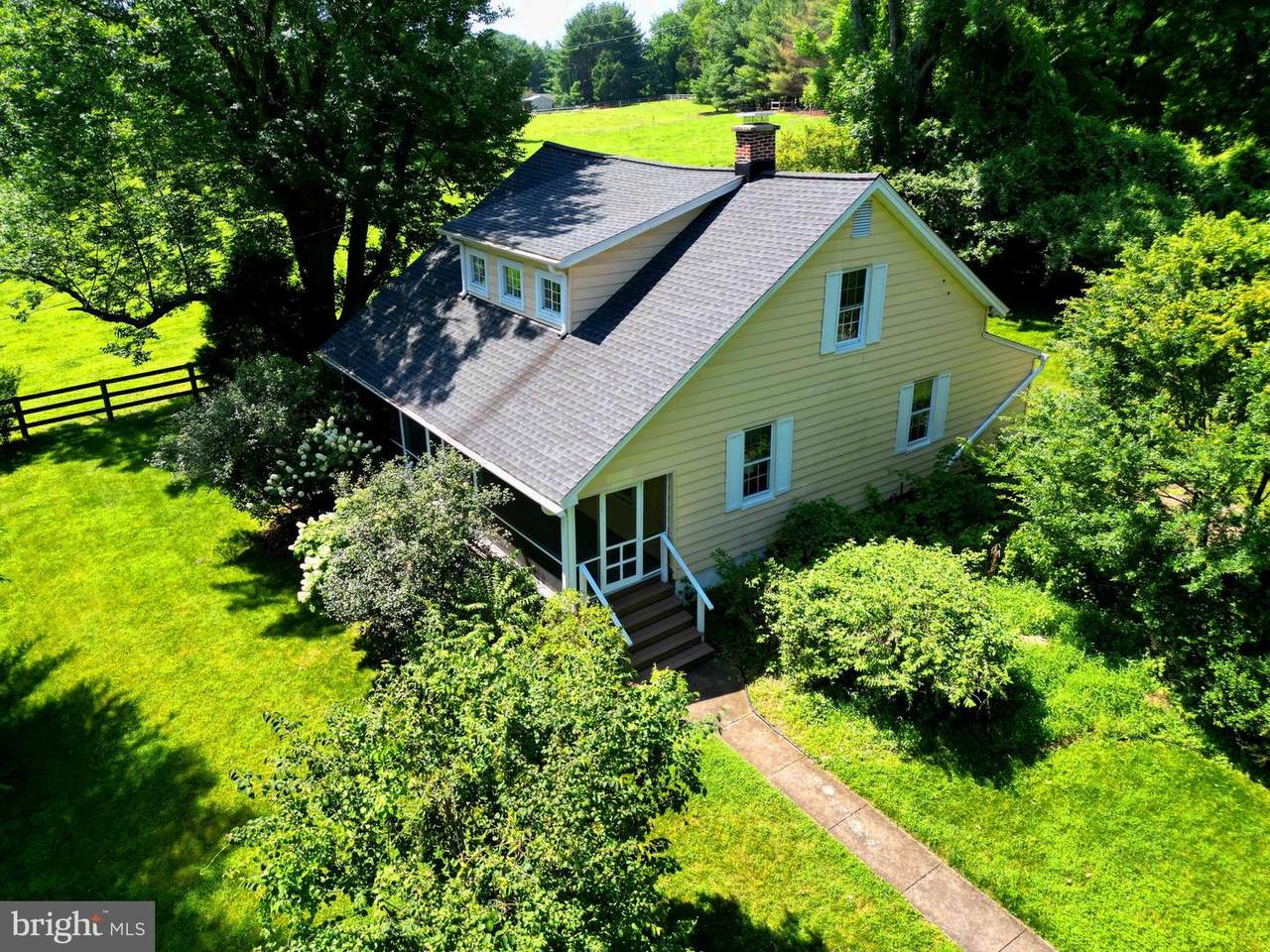 11944 Falls Road - Photo 1