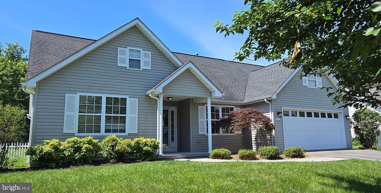 212 Bentley Avenue - Photo 1