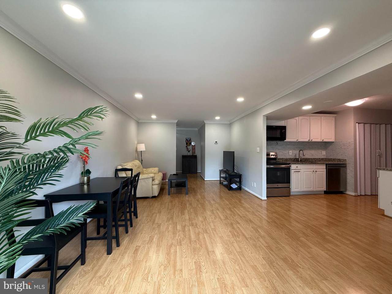 9711 Kings Crown Court - Photo 1