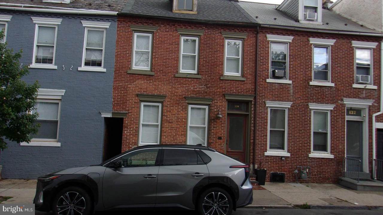 139 11TH Street - Photo 1