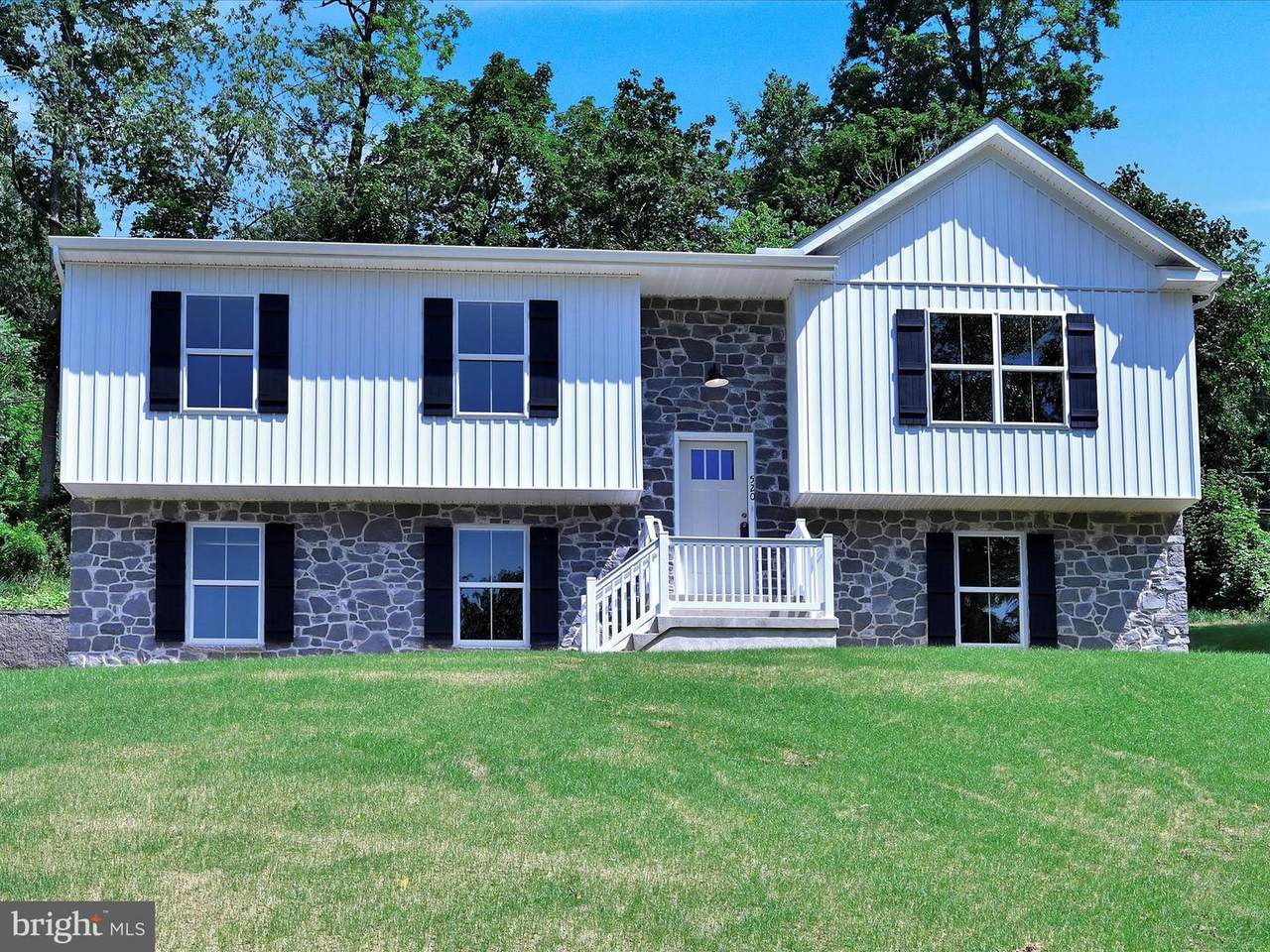 520 Betty Lane - Photo 1