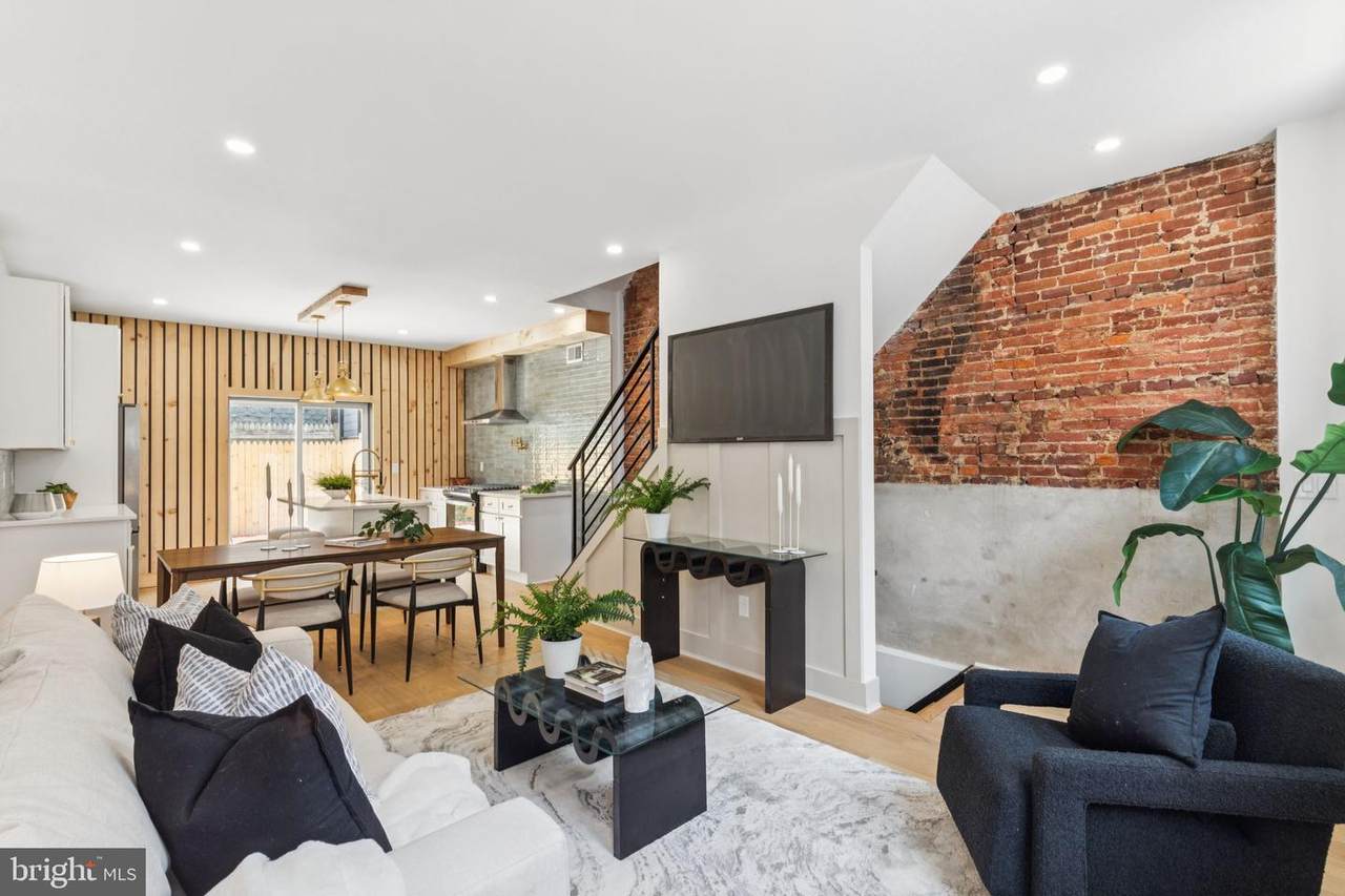 2165 Gordon Street - Photo 1