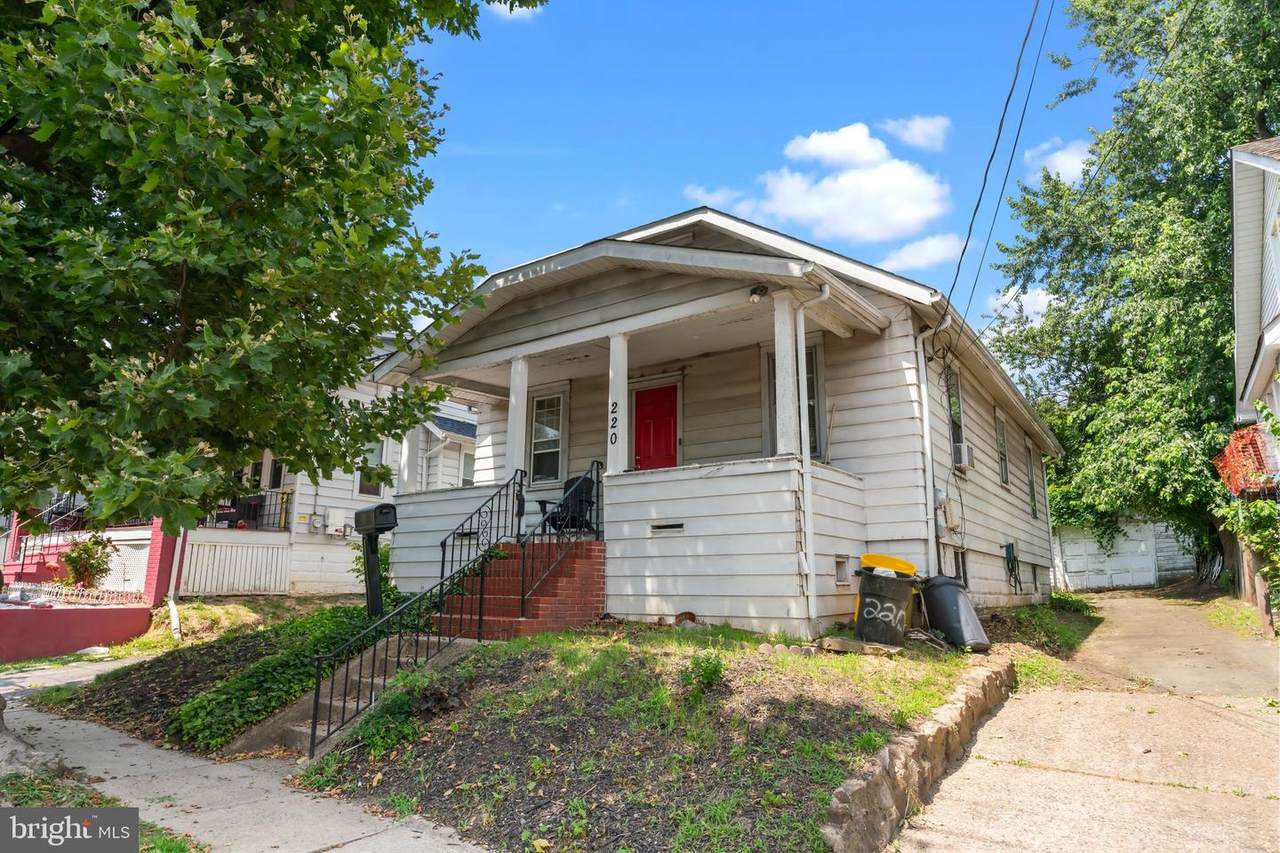 220 Homecrest Avenue - Photo 1