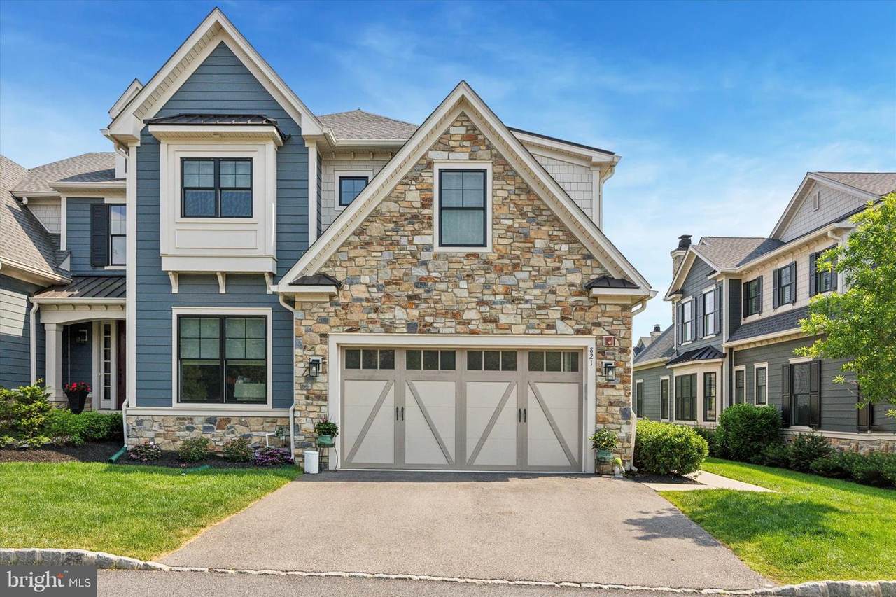 821 Greenwich Drive - Photo 1