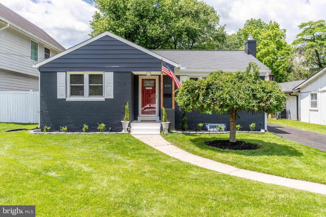 606 Douglass Avenue - Photo 1