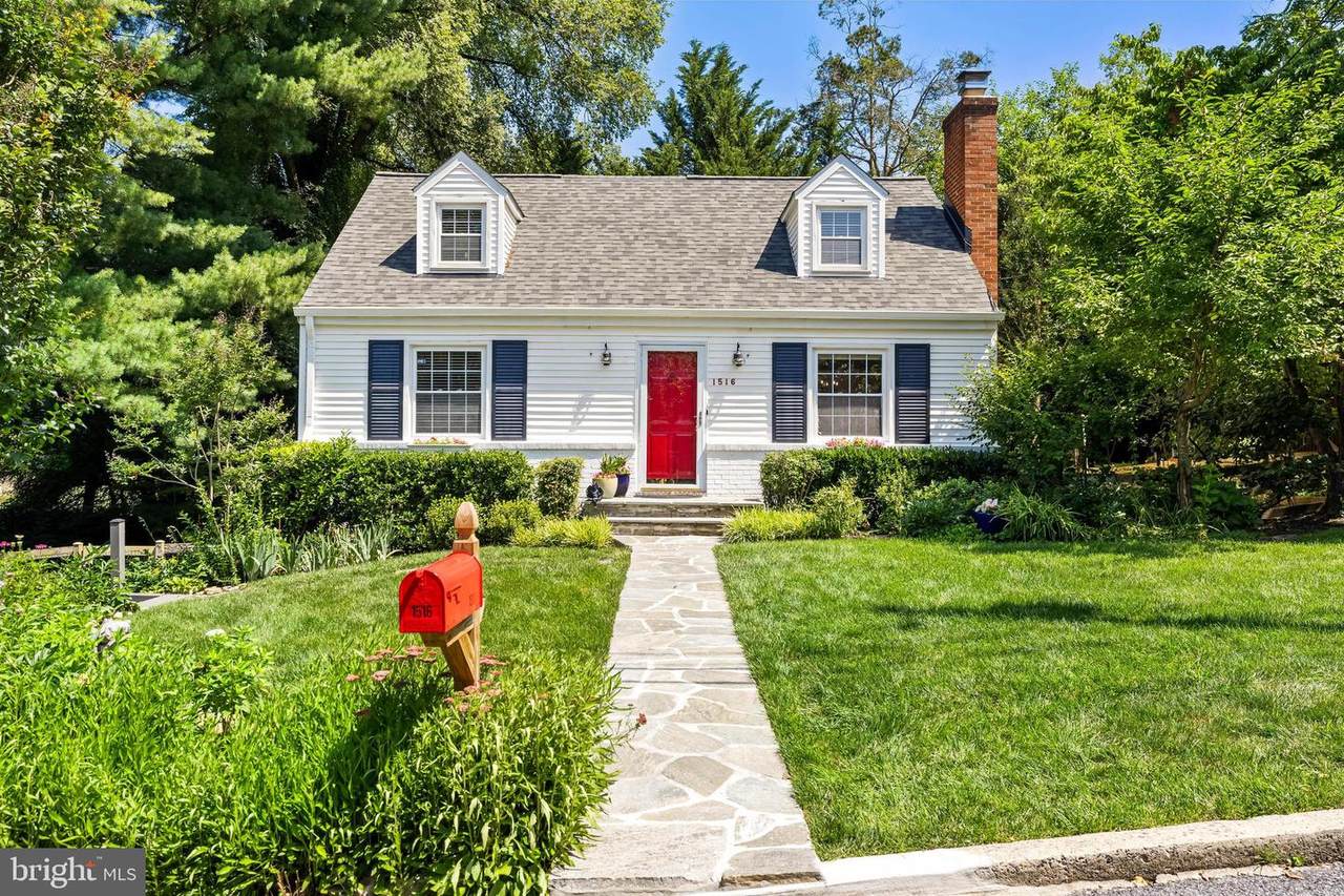 1516 Berwick Road - Photo 1