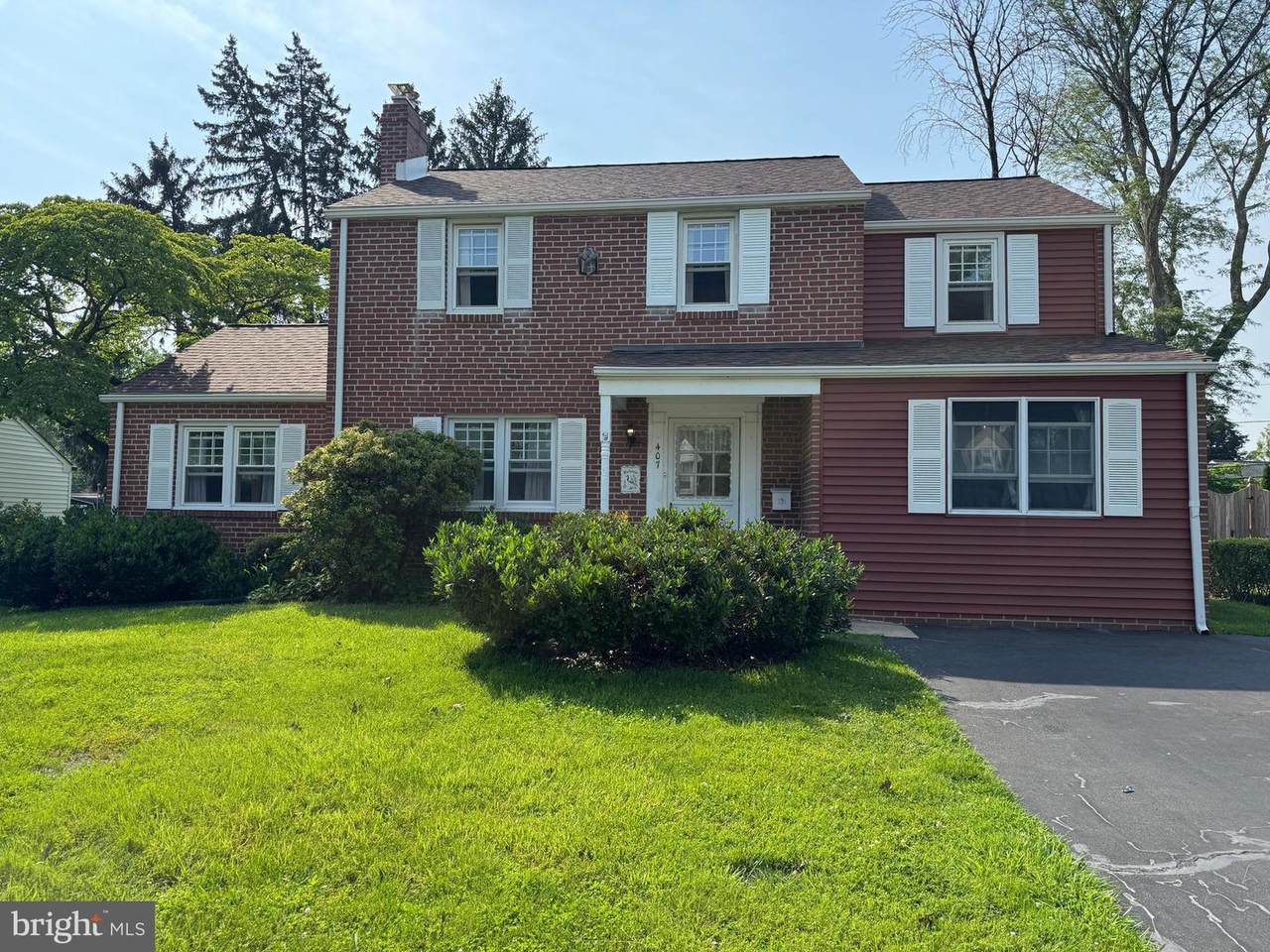 407 Willow Road - Photo 1