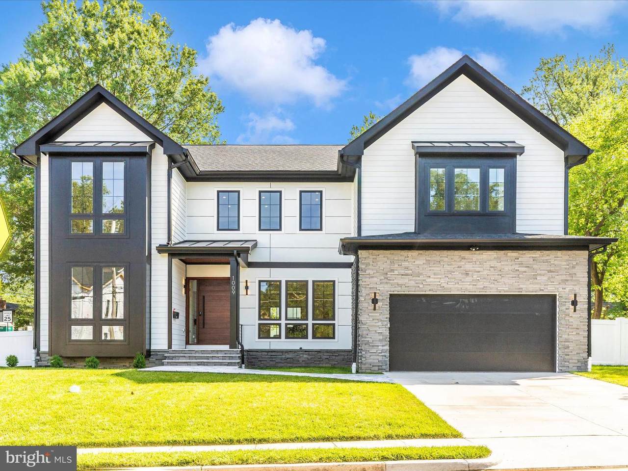1009 Hillcrest Drive - Photo 1