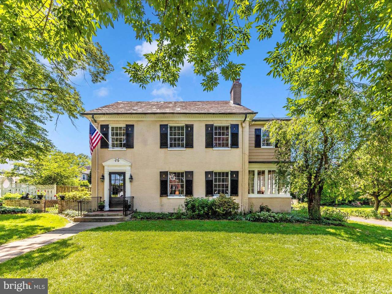 306 Grove Boulevard - Photo 1