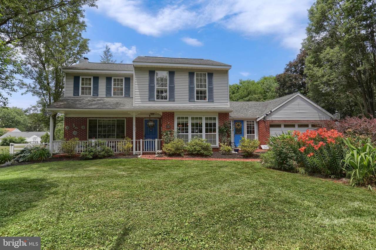 975 Groff Avenue - Photo 1