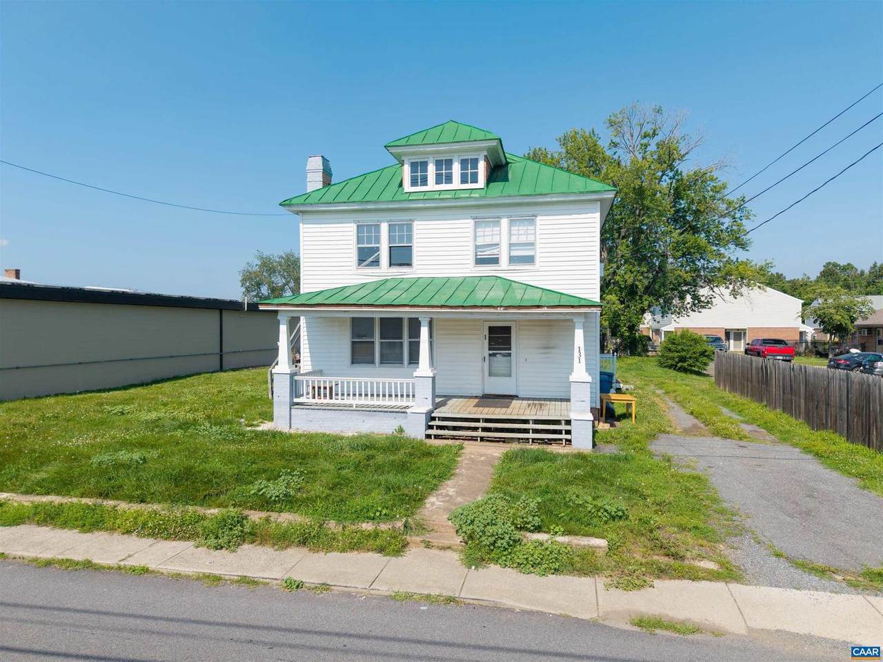 131 Ford Ave - Photo 1