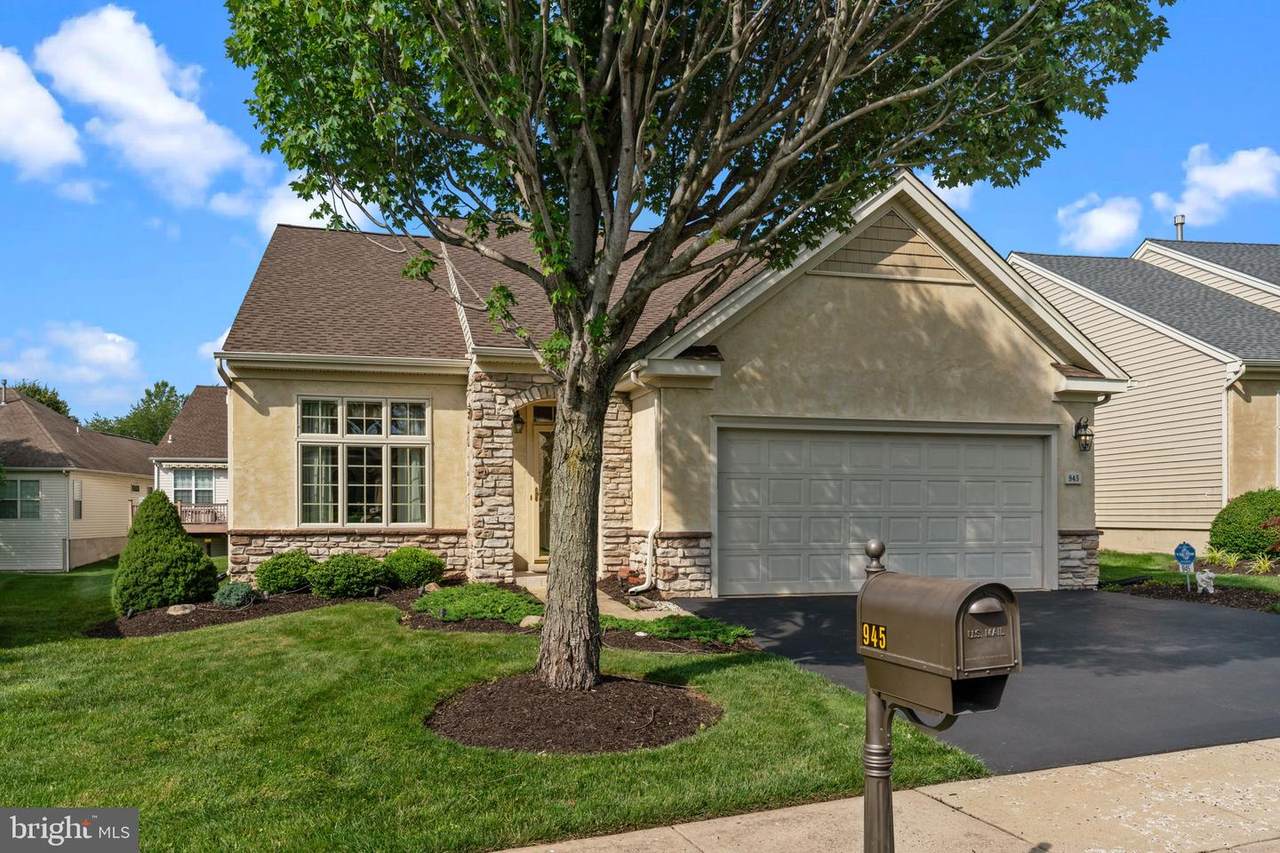 945 Hamilton Way - Photo 1