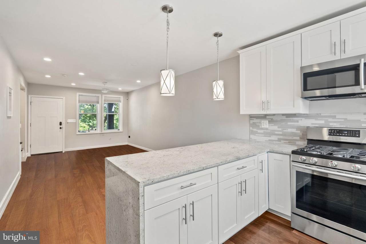 1615 Fairlawn Avenue - Photo 1