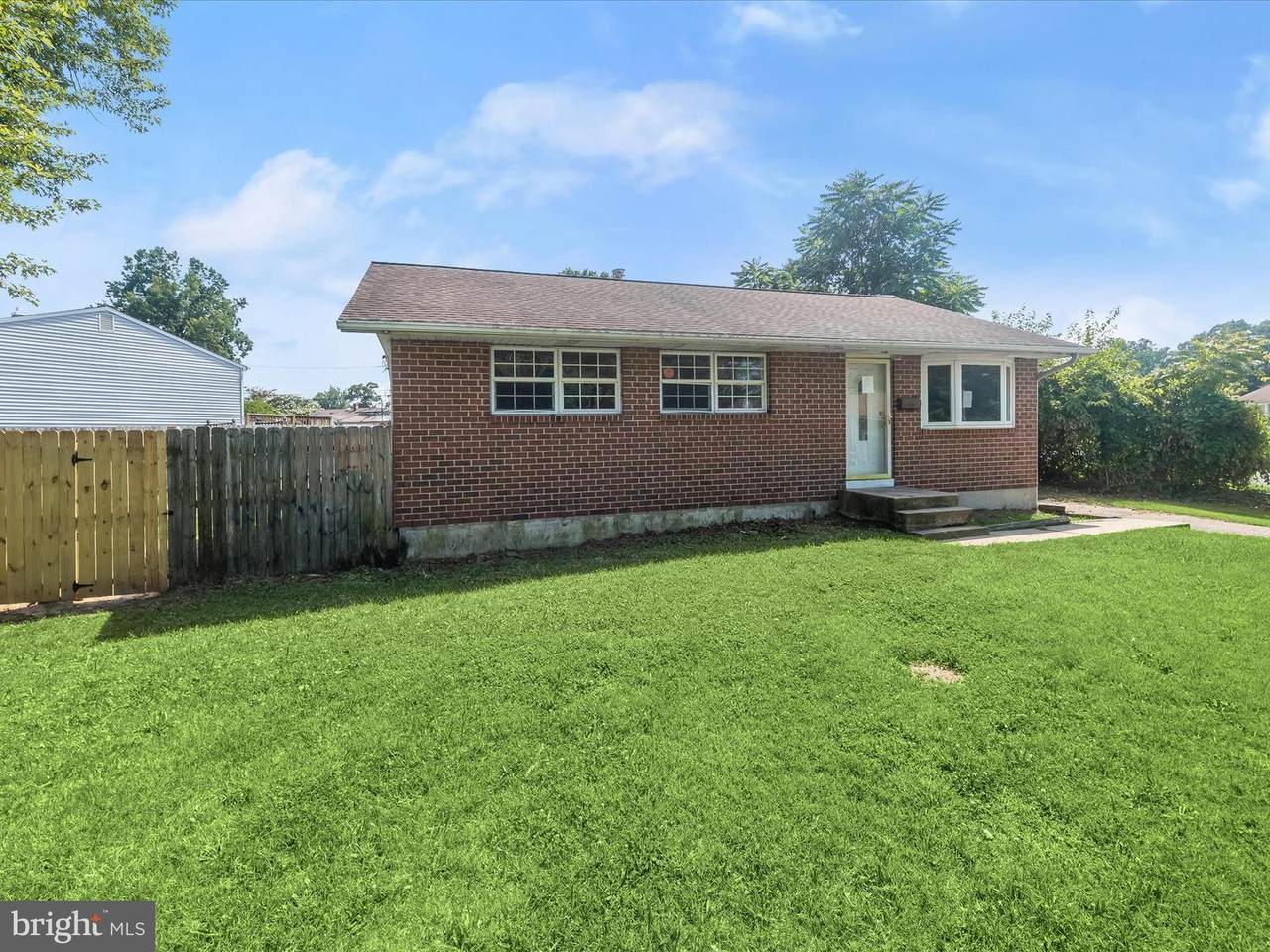 907 Princeton Terrace - Photo 1