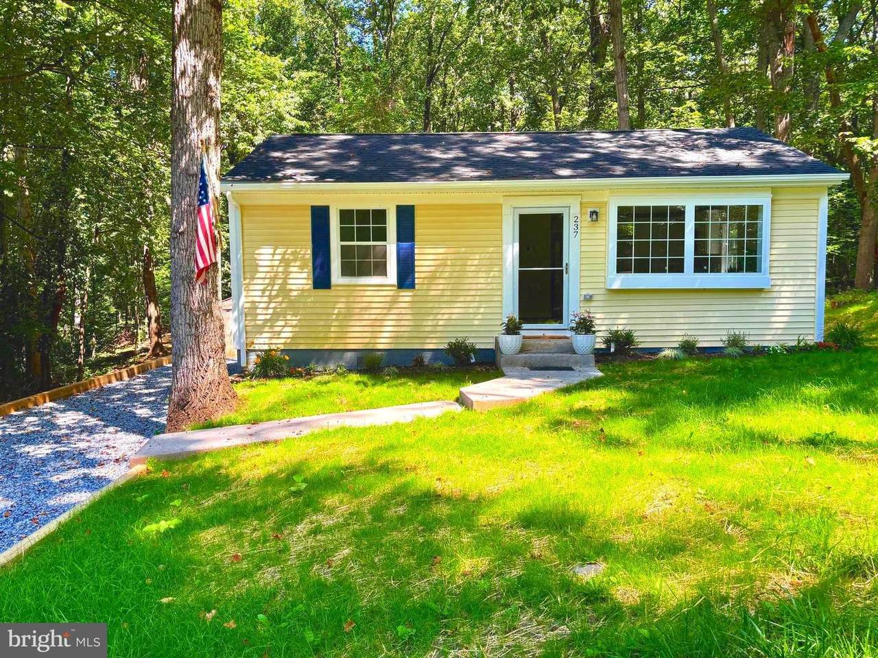 237 Oakridge Drive - Photo 1
