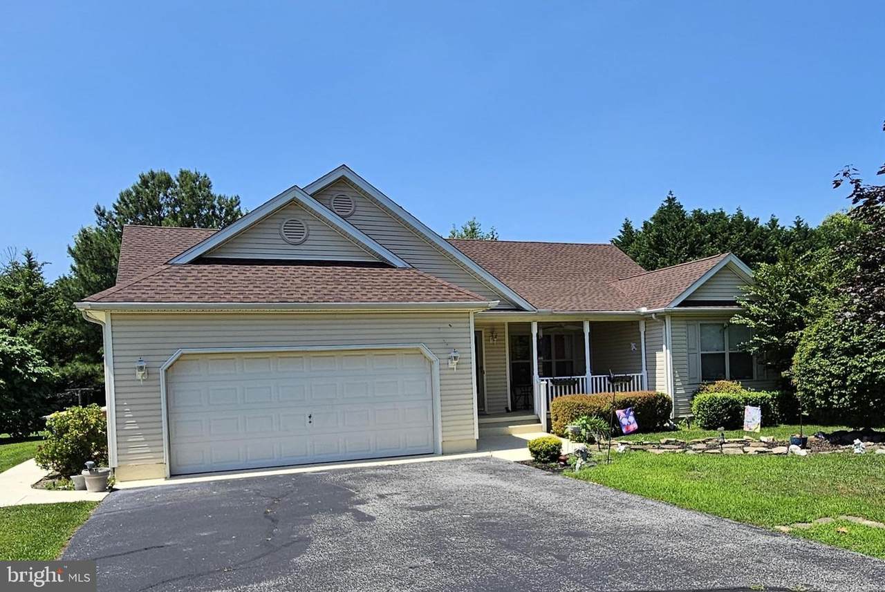322 Matthews Circle - Photo 1