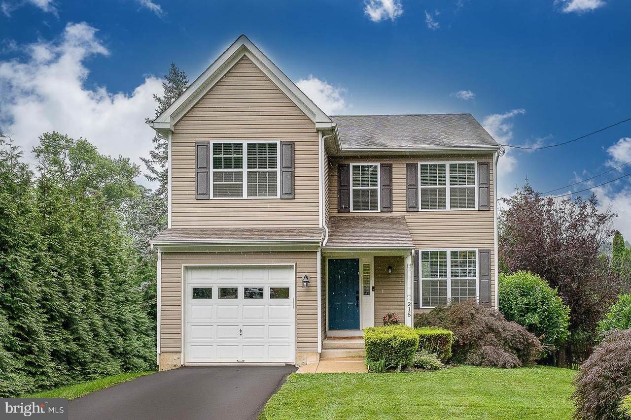 215 Lincoln Avenue - Photo 1