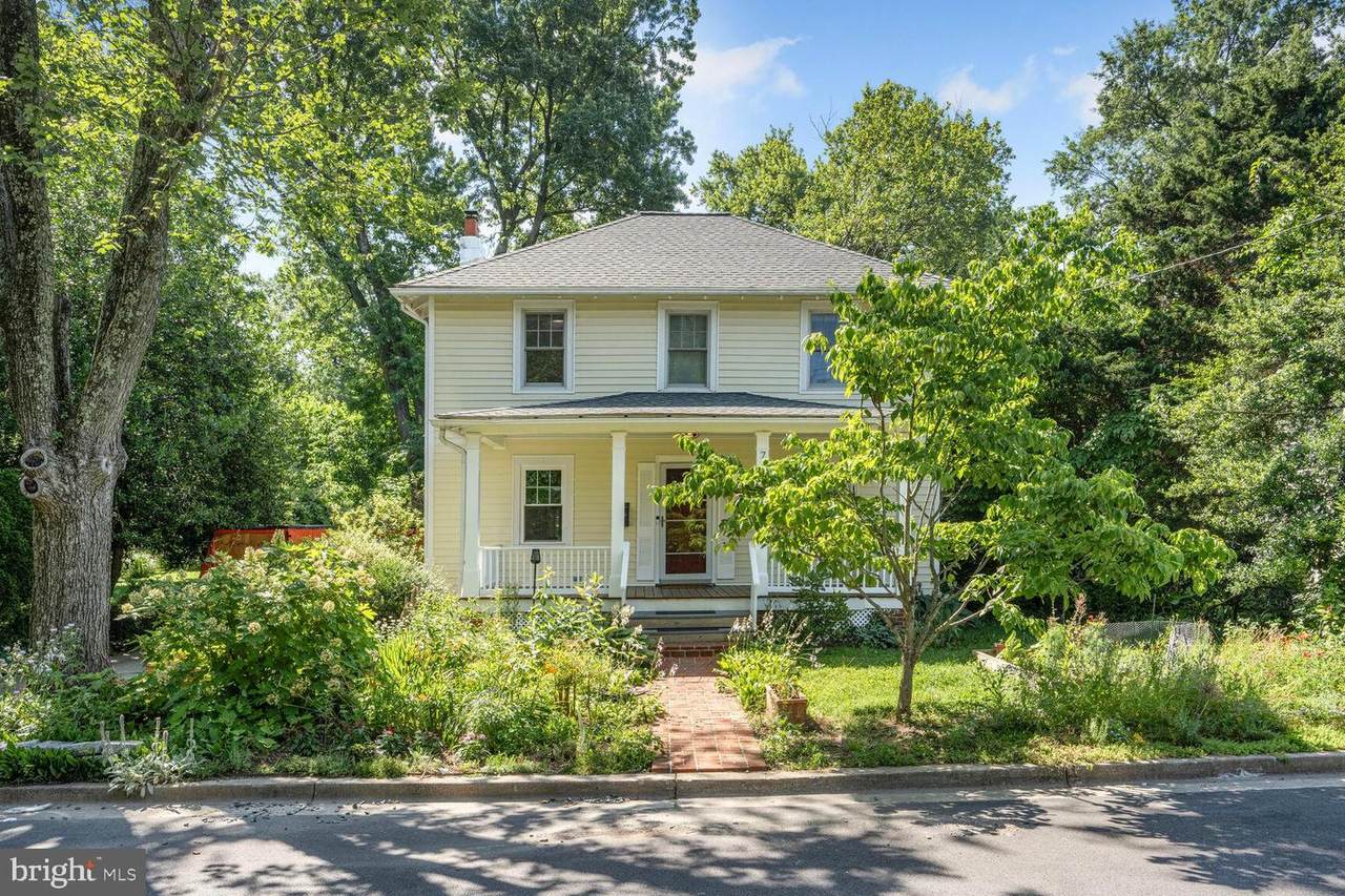 7 Montgomery Avenue - Photo 1