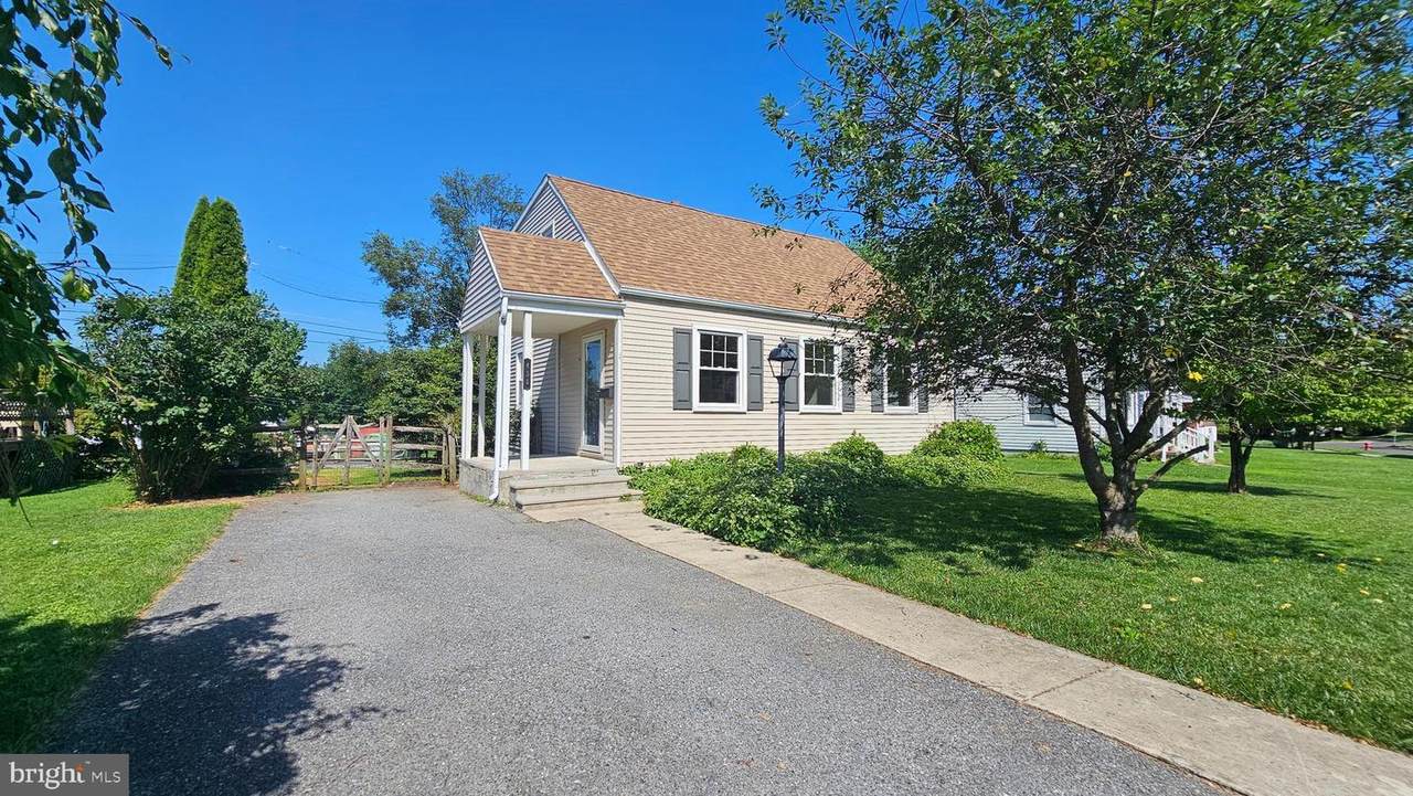 438 Locust Road - Photo 1