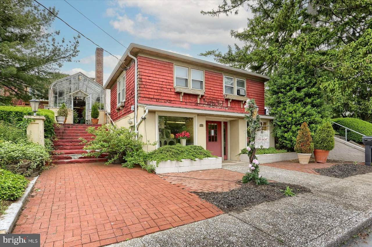 647 29TH Street - Photo 1