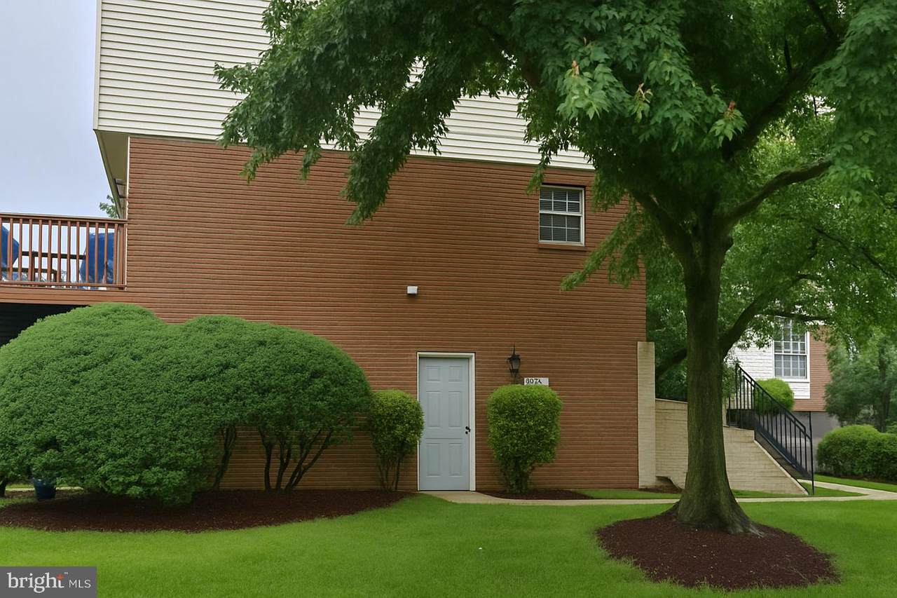 1002 West Court - Photo 1