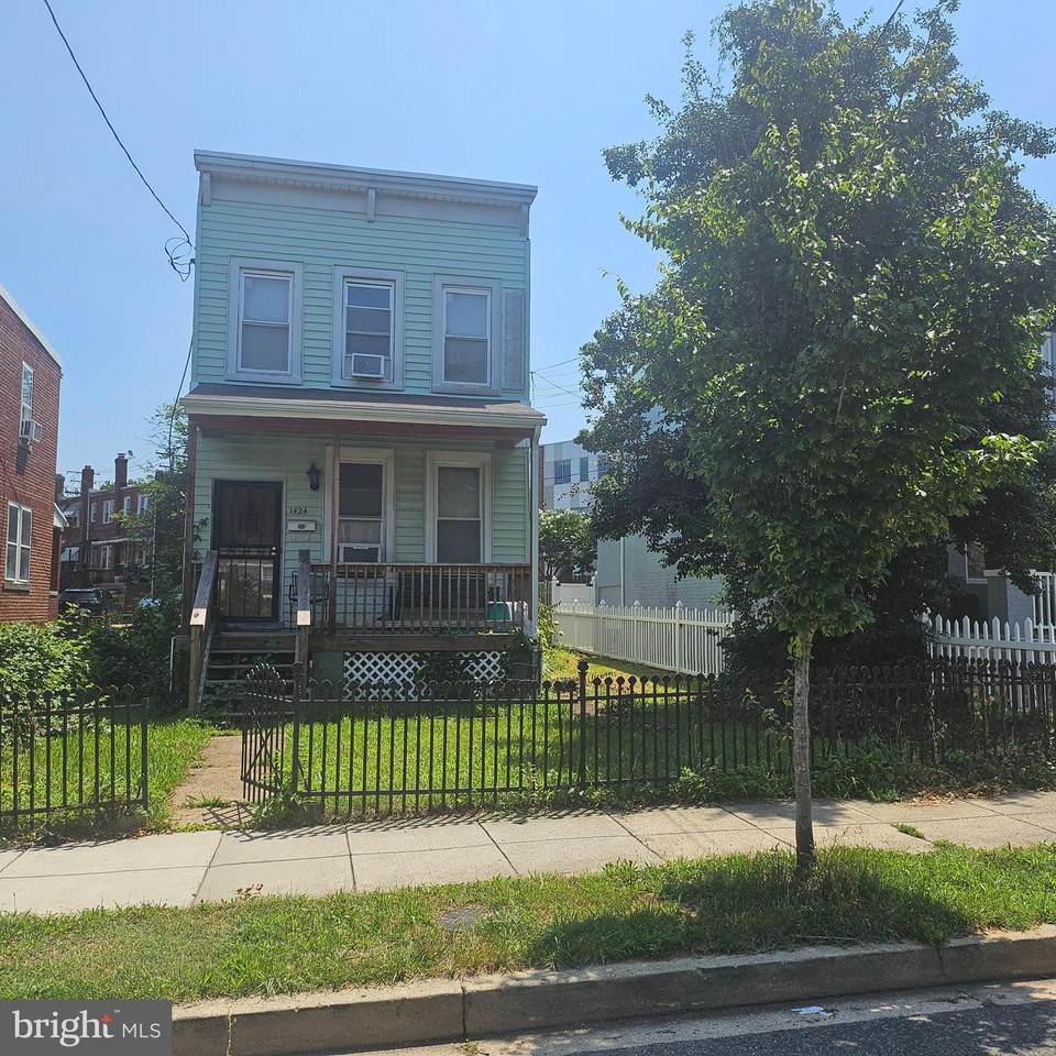 1424 22ND Street - Photo 1