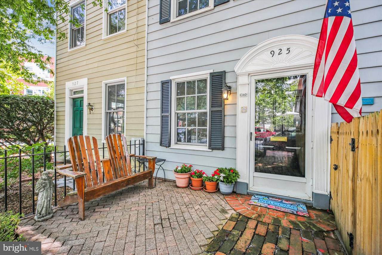 925 G Street - Photo 1