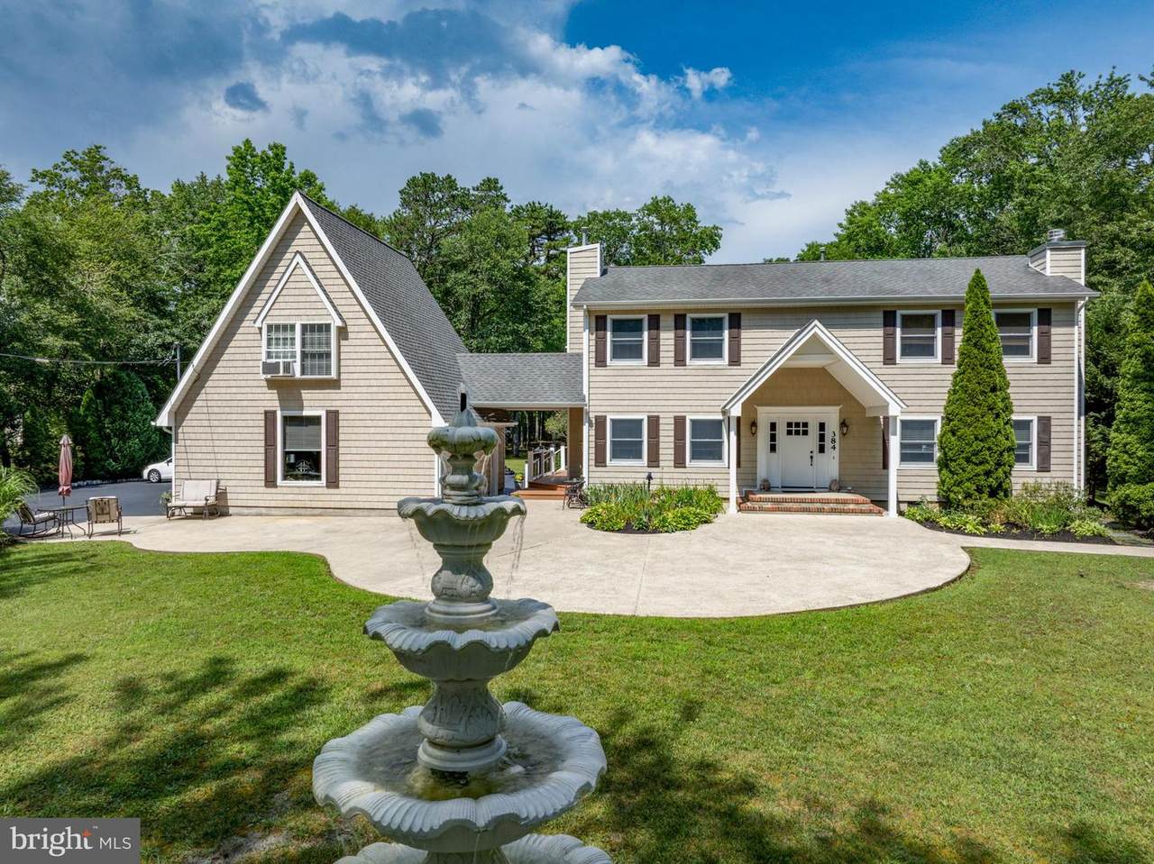 384 Hilliard Boulevard - Photo 1