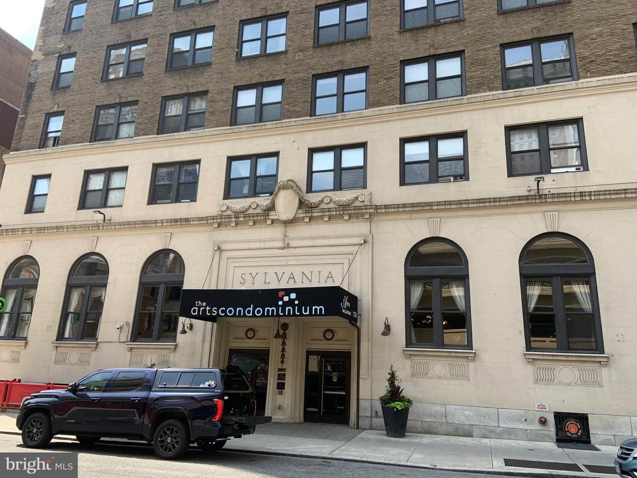 1324 Locust Street - Photo 1