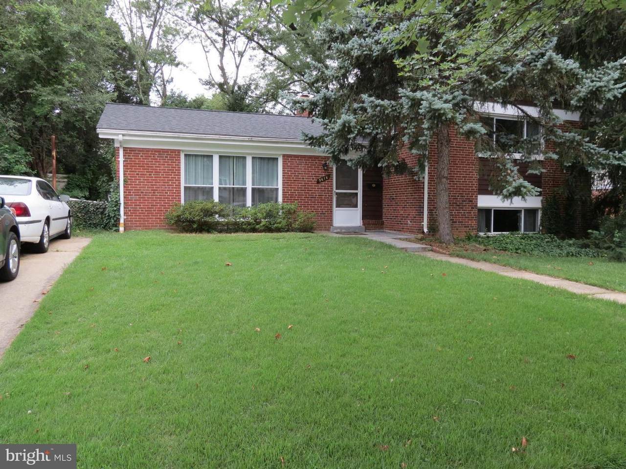 9616 Singleton Drive - Photo 1