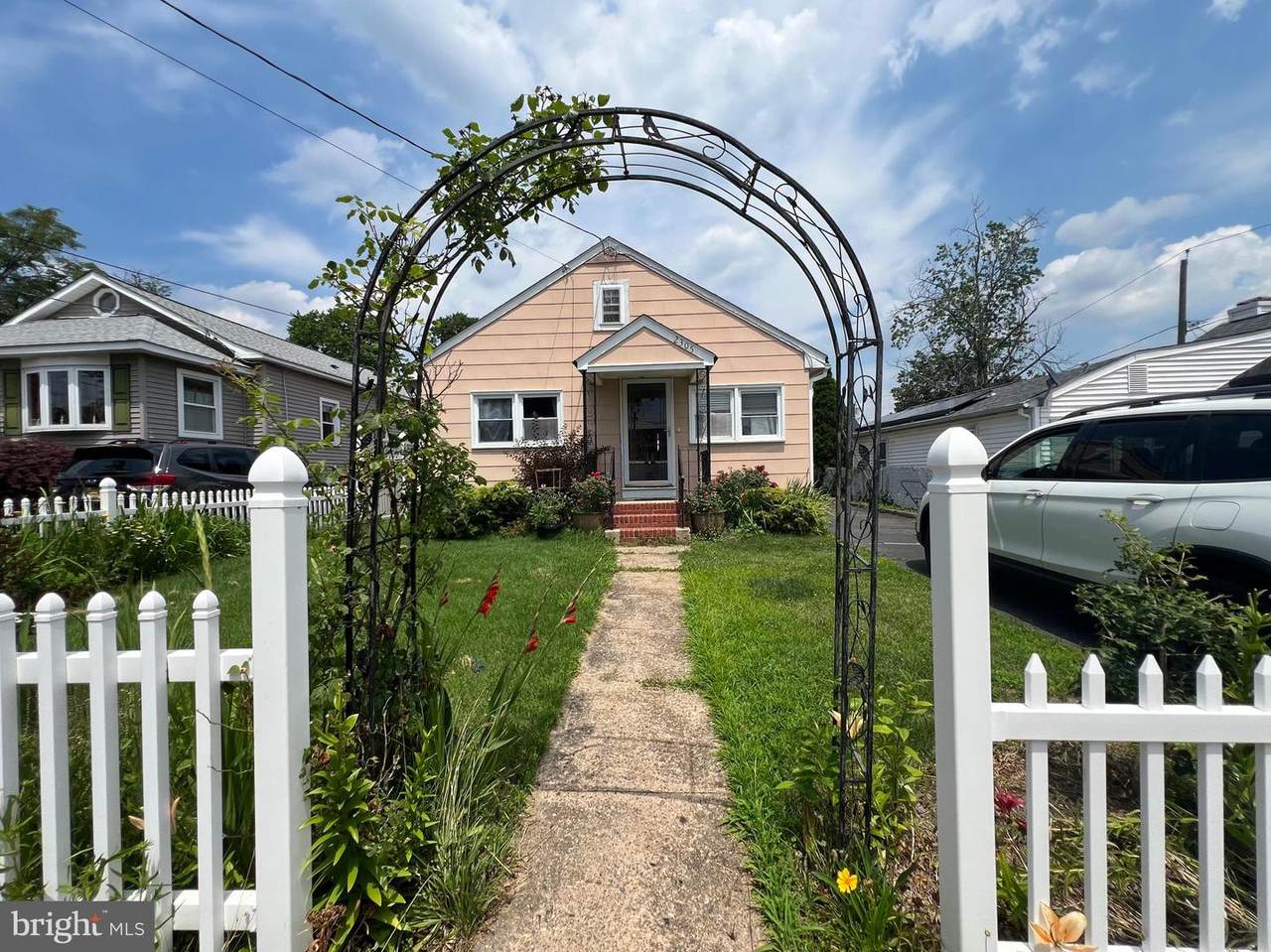 2305 Columbia Avenue - Photo 1