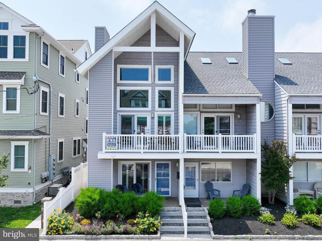 858 7TH Street - Photo 1