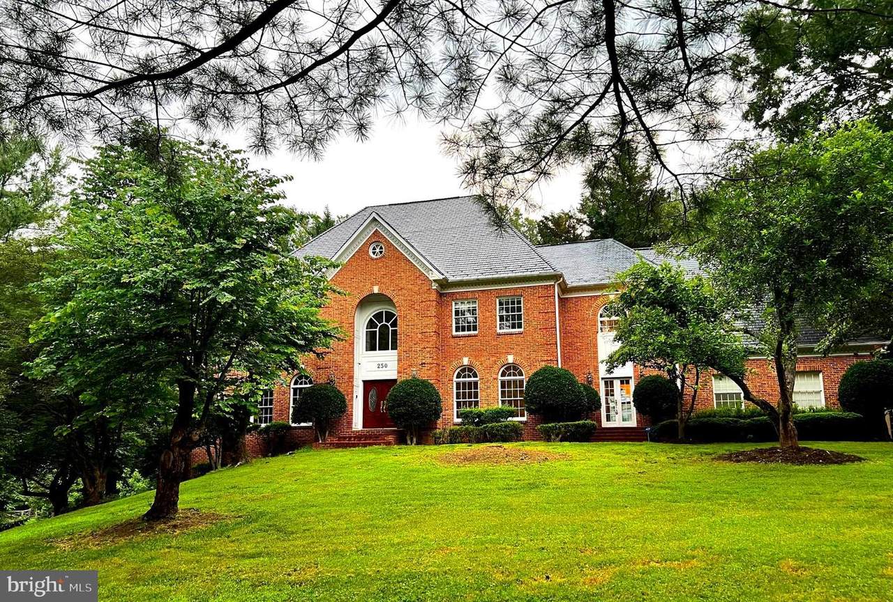 250 Golden Woods Court - Photo 1