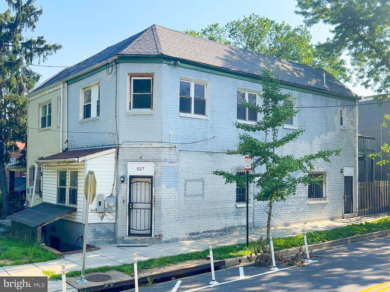 527 42ND Street - Photo 1