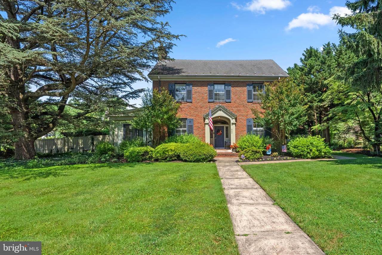 305 College Place - Photo 1
