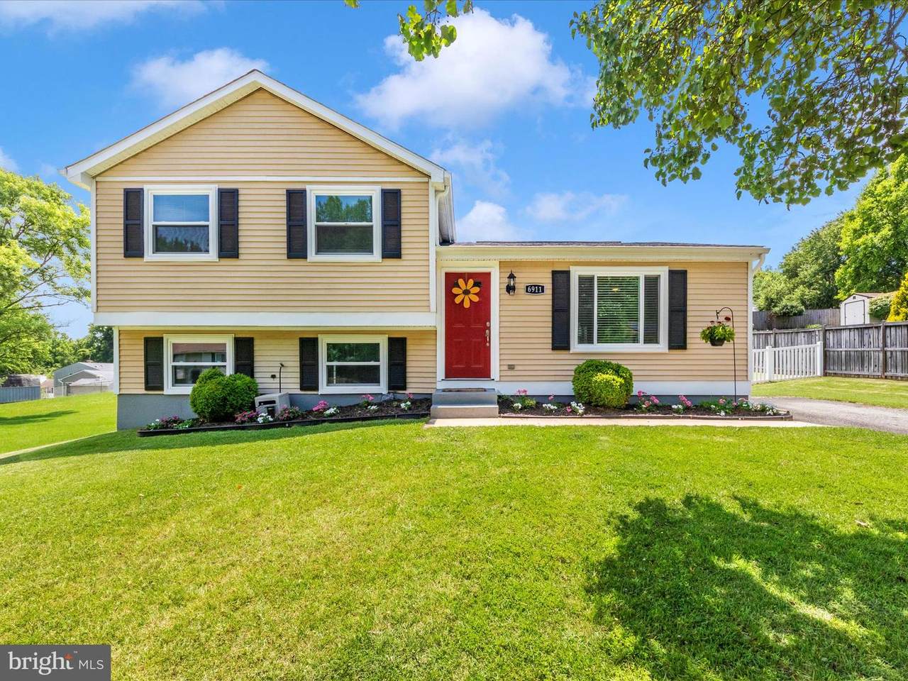 6911 Killarney Street - Photo 1