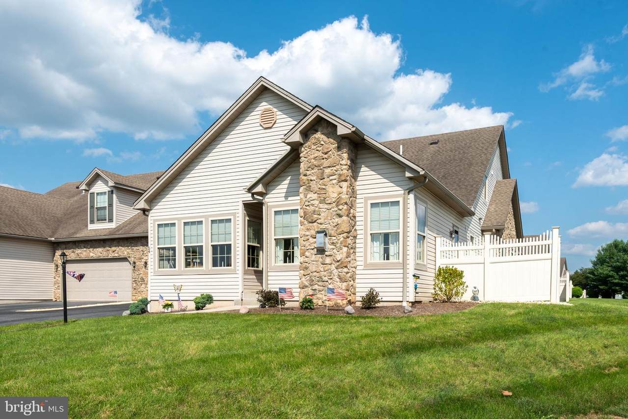 54 Village Circle - Photo 1