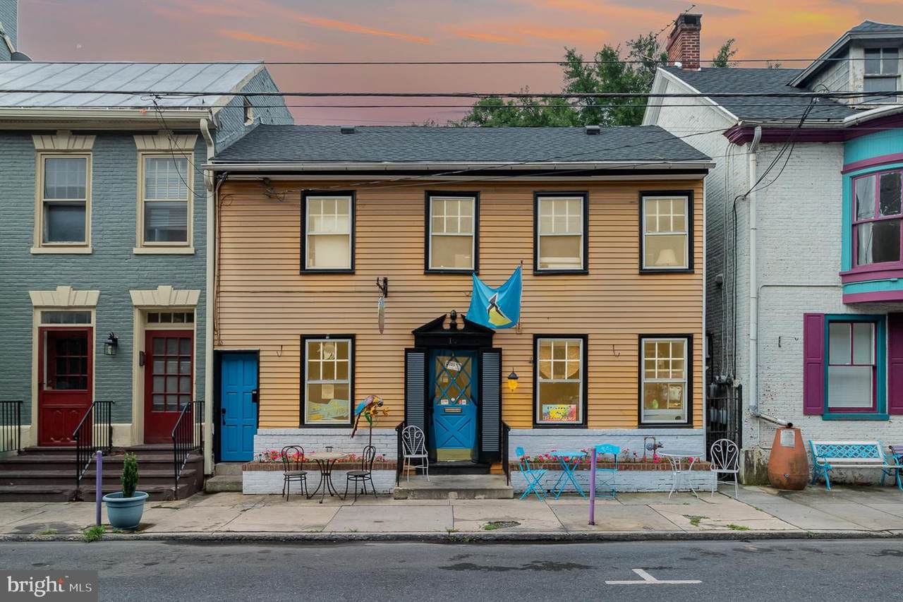 10 Pomfret Street - Photo 1