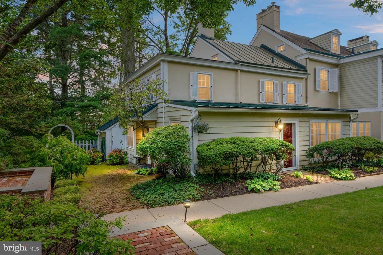 1 Barnes Court - Photo 1