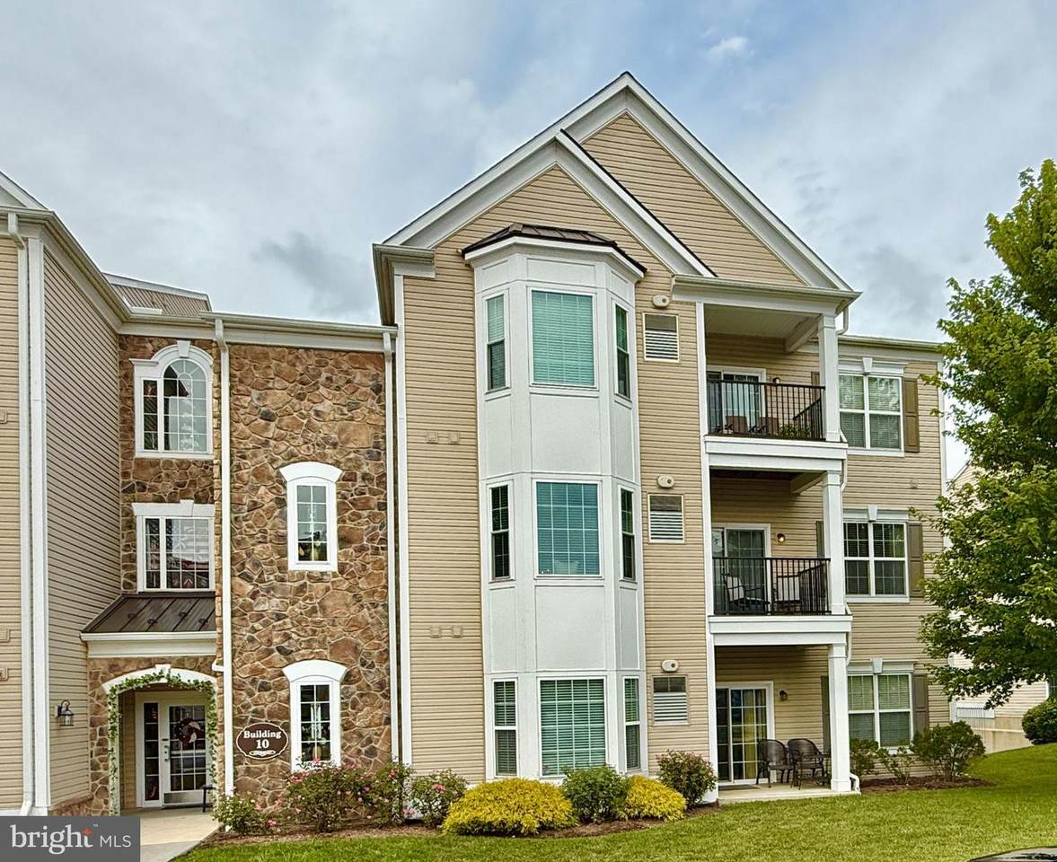 1023 Creekside Drive - Photo 1