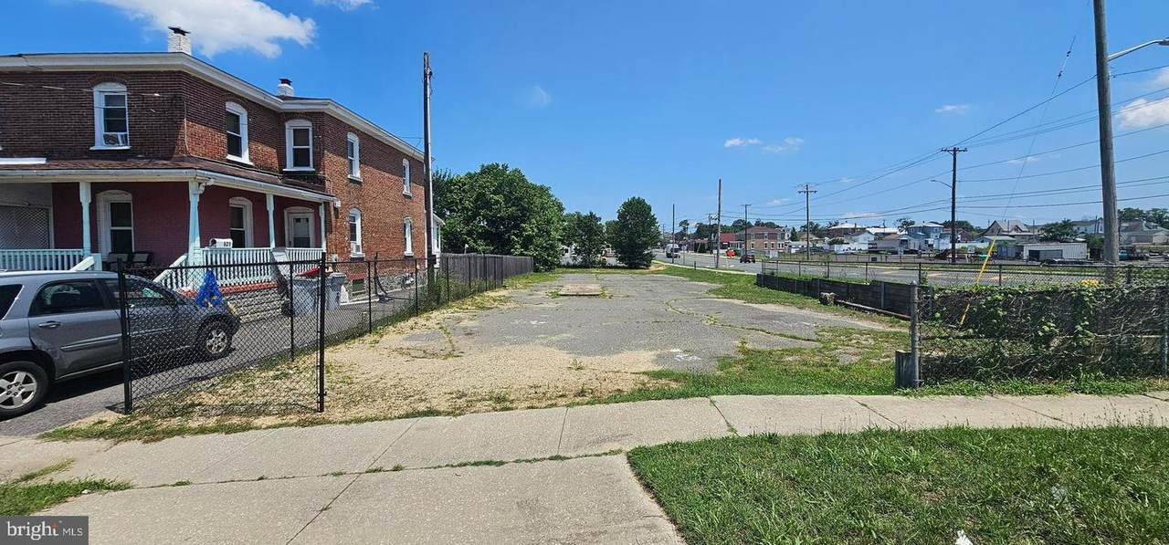 623 S East Boulevard - Photo 1