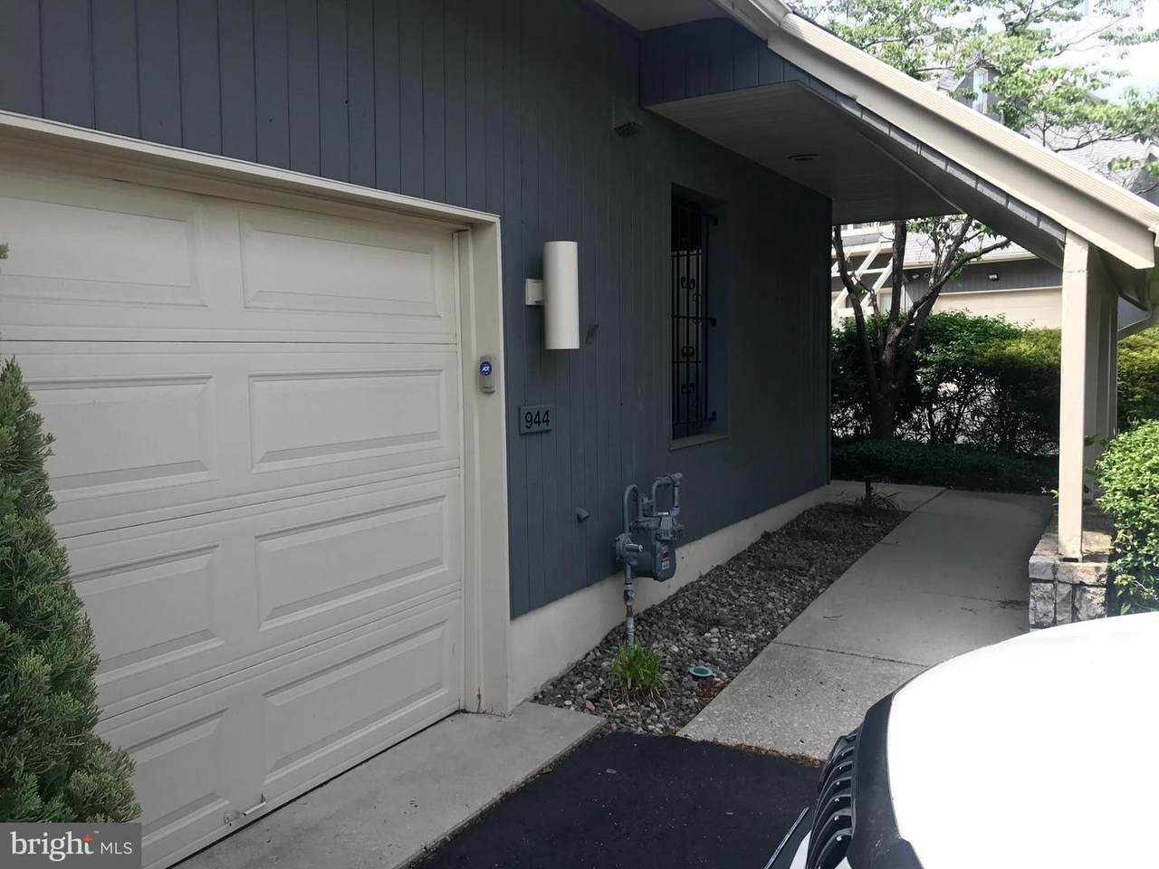 944 Chanticleer - Photo 1