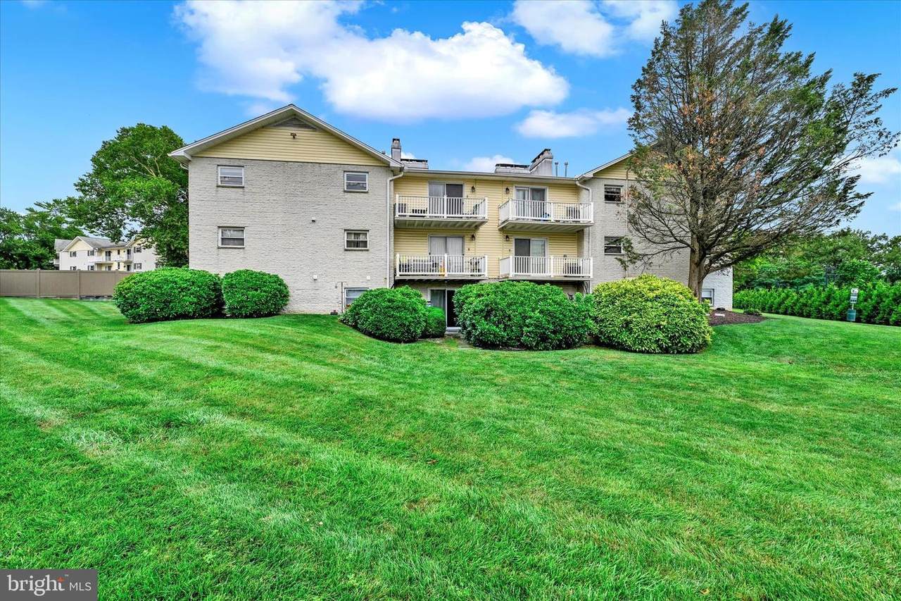 8 Warren Lodge Court - Photo 1