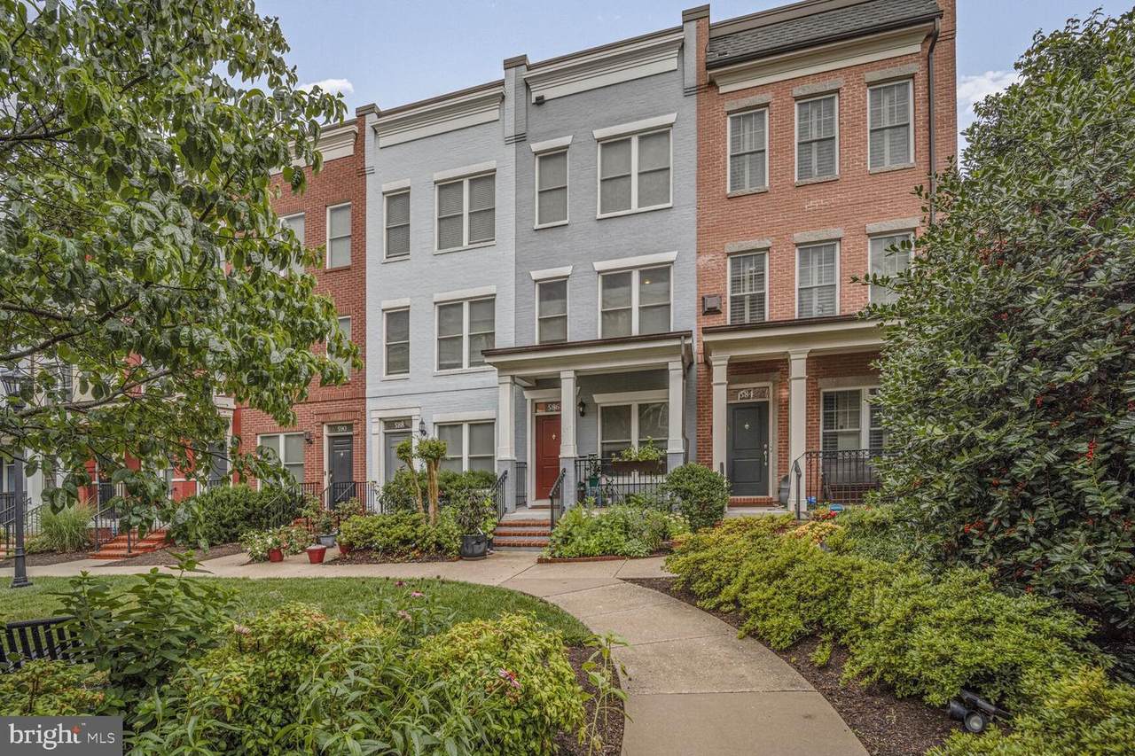 586 Regent Place - Photo 1