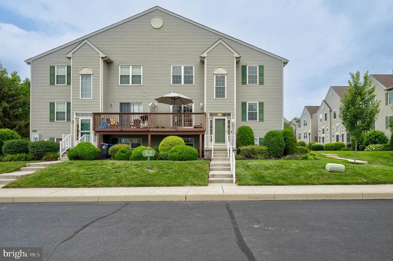 831 Dewees - Photo 1