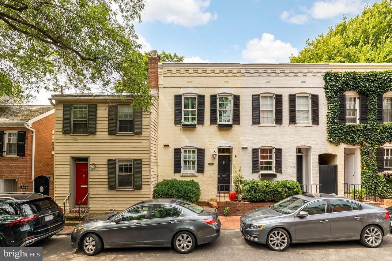 1522 32ND Street - Photo 1