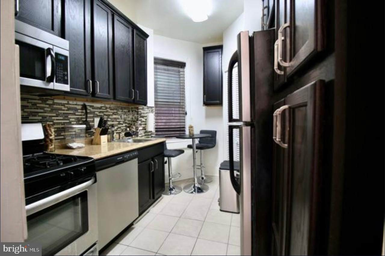 1423 E Street - Photo 1