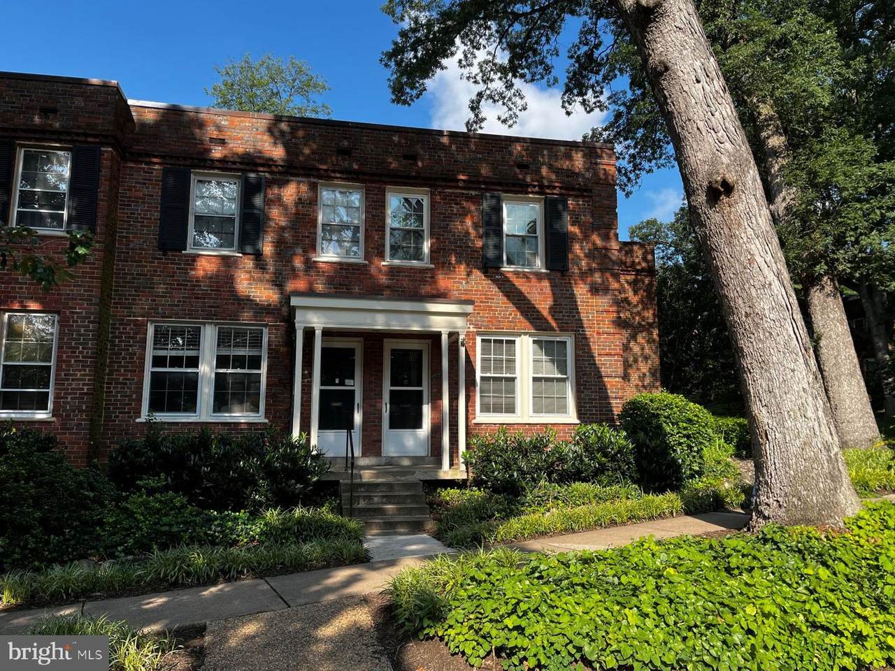1400 Barton Street - Photo 1